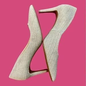 Katie & Kellie Sliver pumps with a touch of dazzle Woman’s size 8. Worn twice.